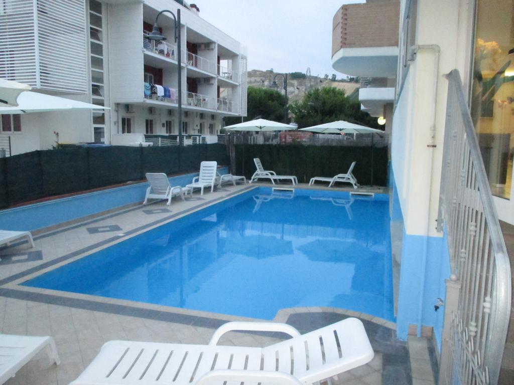 Di Matteo Hotel Roseto Degli Abruzzi Eksteriør bilde